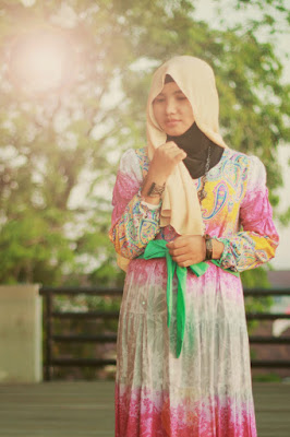 Tina dengan Hijab Full Colour hijab terbaru harga murah