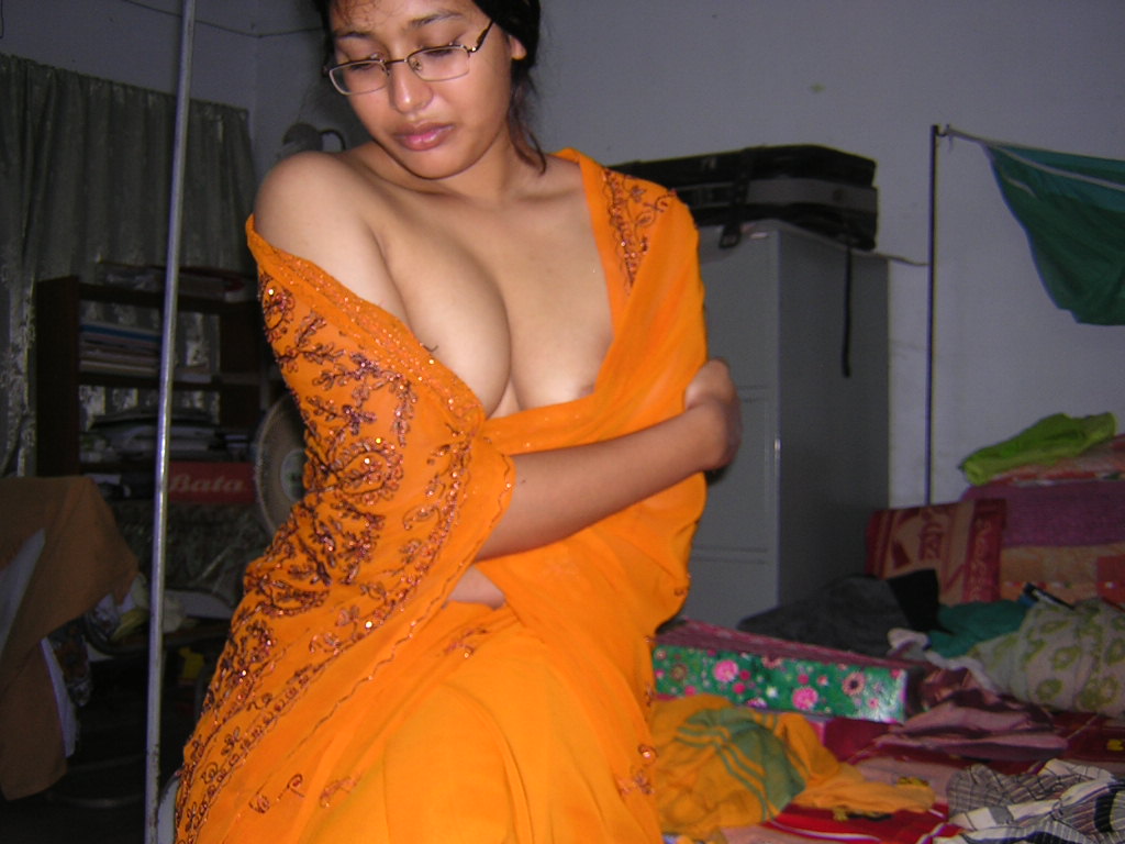Nude Bangladeshi House Wife - Sex Porn in Love: Bangladeshi housewife in saree big tits pussy ass show 1