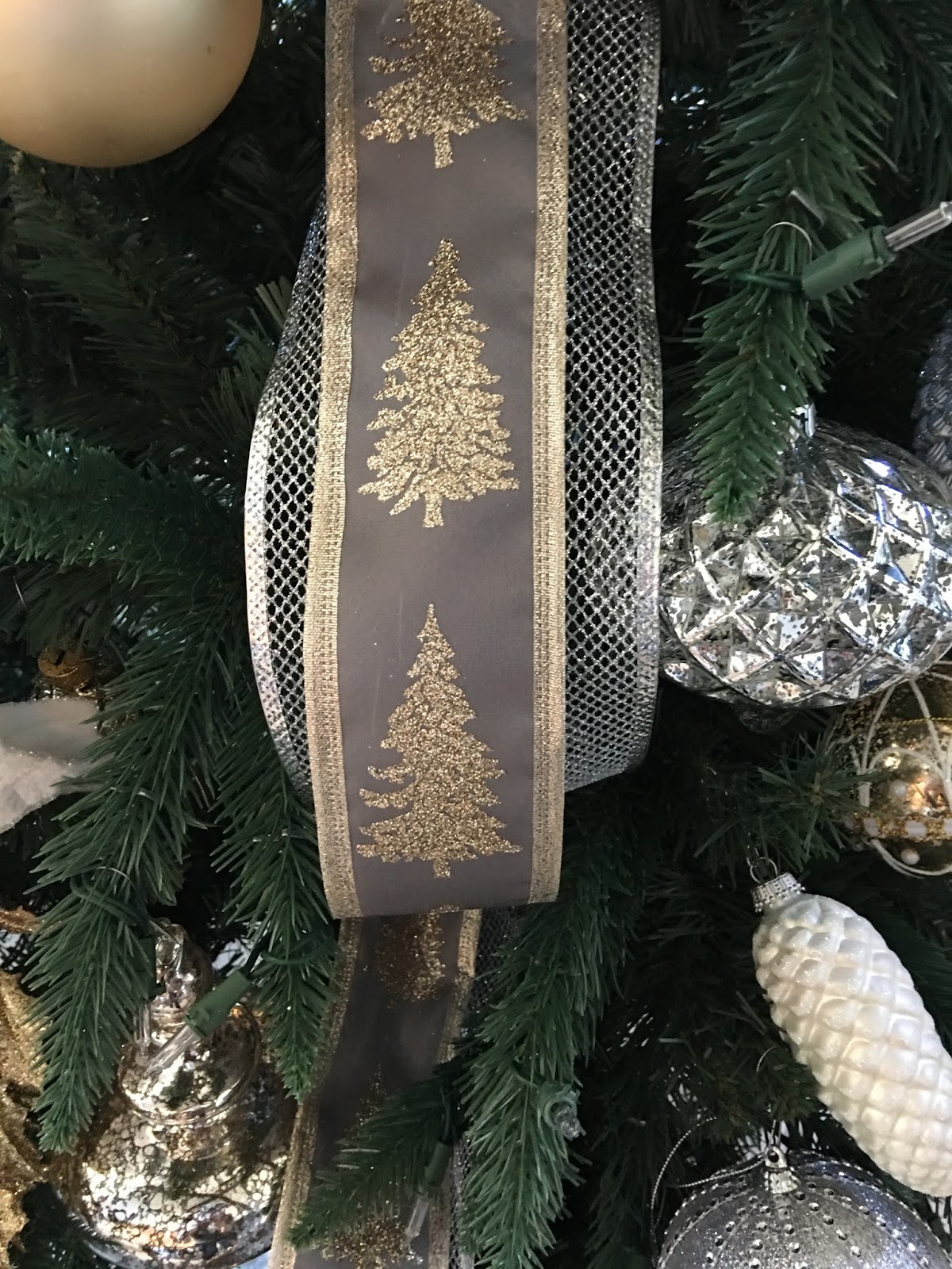 Classic Style Home Christmas Decorating Tips