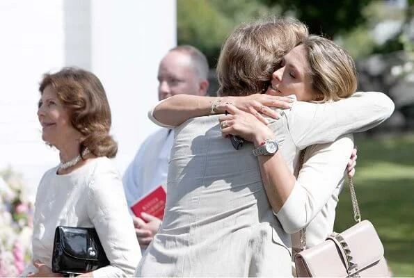 Queen Silvia and Princesss Madeleine attended Anki Wallenberg's funeral service