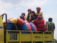 Ayo bermain tubing di selokan Van der Wijck di arena Boro Asri