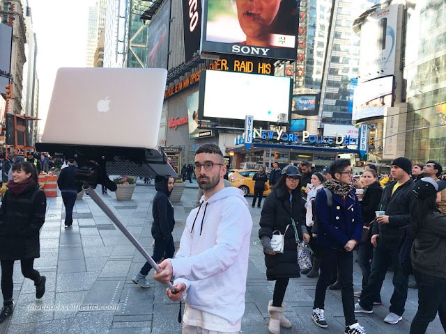 Selfie avec MacBook