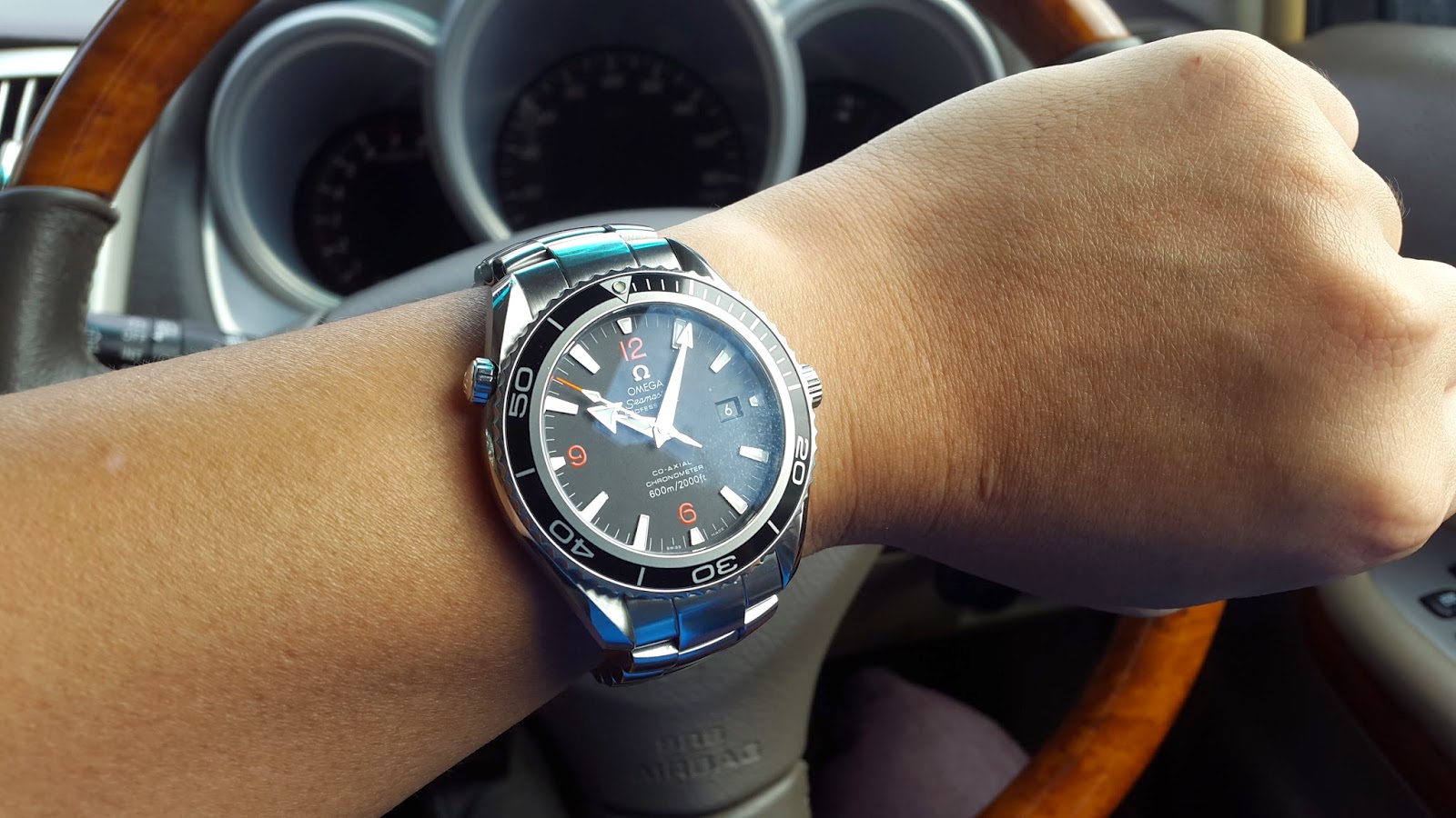 C-segment Wrist Watches: On the Wrist : Omega Seamaster Planet Ocean XL (Model No. 2200.51.00)