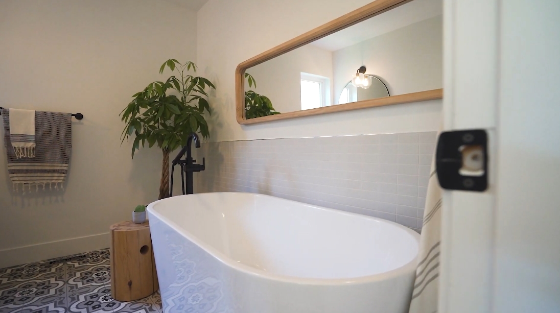 25 Photos vs. North Vancouver Luxury Home Interior Design Tour