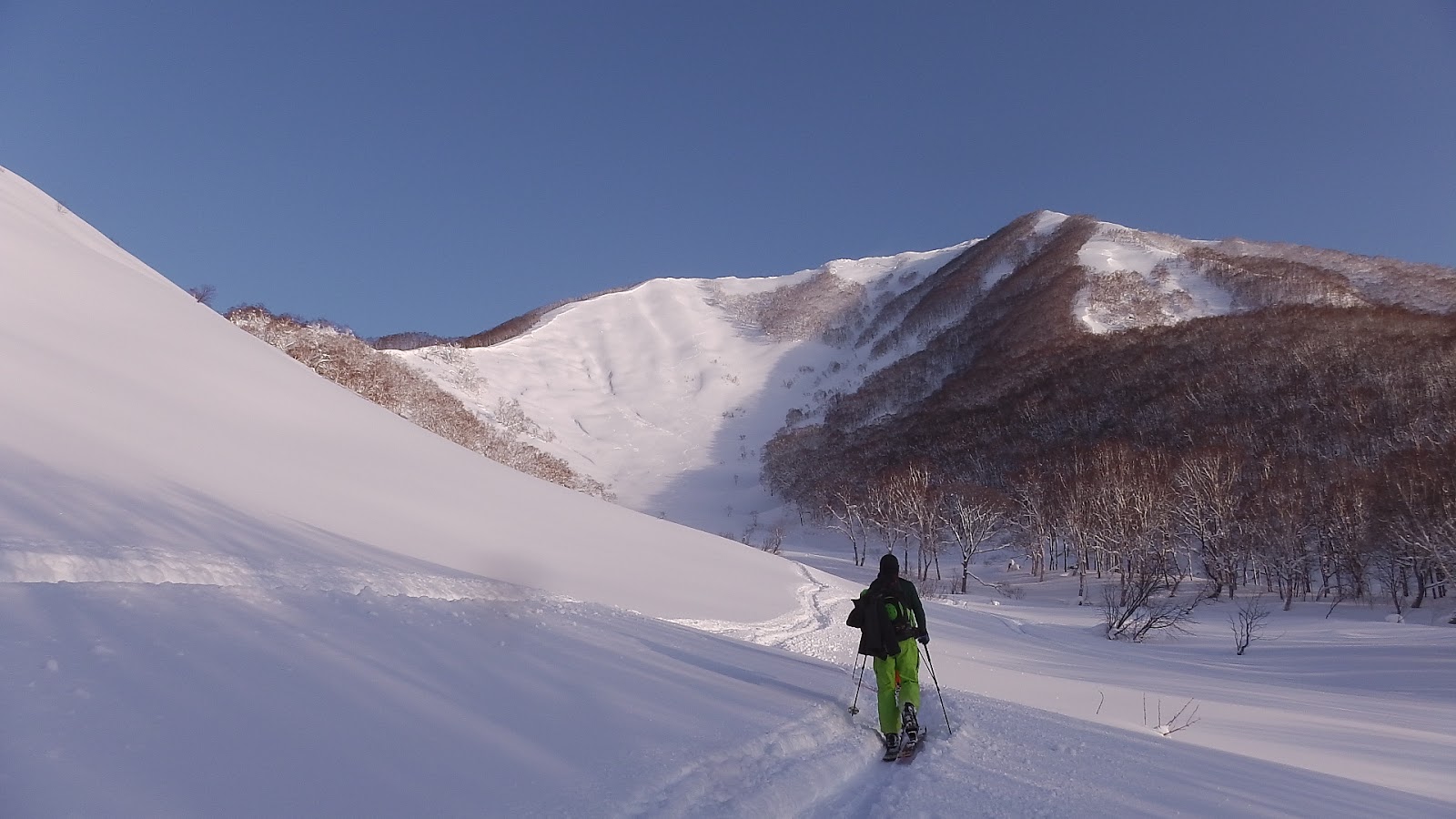 Saitotoblog 尻別岳南斜面 嵐の後の斜面には雪崩のキケンが潜んでいる