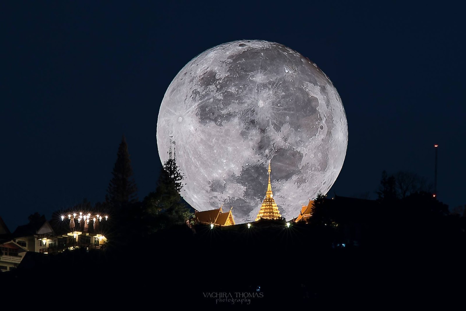 России луна сегодня. Суперлуние 1948. Большая Луна. Гигантская Луна. Самая большая Луна.