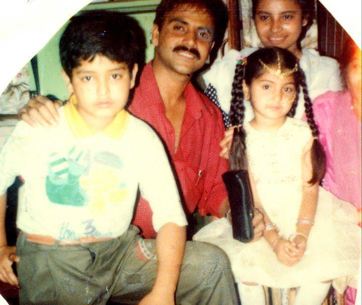 Bollywood Actress Anushka Sharma Childhood Pic with her Father Ajay Kumar Sharma & Elder Brother Karnesh Sharma | Bollywood Actress Anushka Sharma Childhood Photos | Real-Life Photos