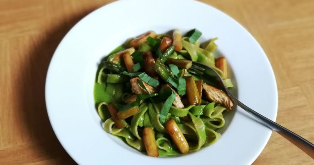 Barbaras Spielwiese: Grüne Tagliatelle mit Spargel, Pute und Bärlauchsauce