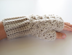 Crochet Shell Fingerless Gloves free pattern 