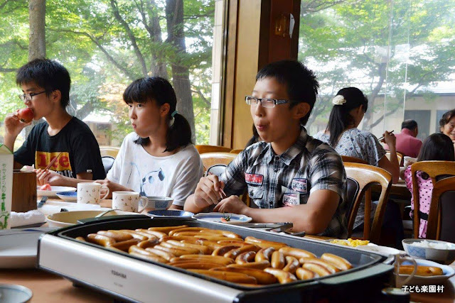 Bài học lớn trong bữa trưa nhỏ của trẻ em Nhật Bản