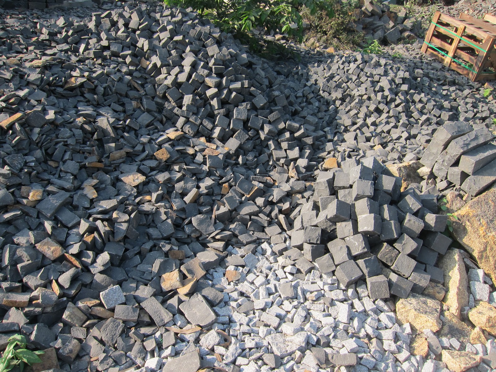 Vietnam BasaltGraniteMarbleSandstoneBluestoneCeramicNano