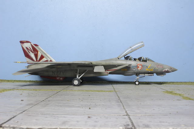F-14A Tomcat VF111 "Sundowners"'Hasegawa au 1/48. F-14A Tomcat VF111 "Sundowners"'Hasegawa au 1/48.
