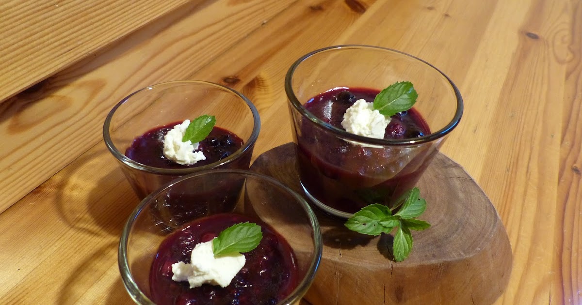 Meine Schönsachen: Nachtisch in kleinen Gläsern: Rote-Grütze (mit Schuss)
