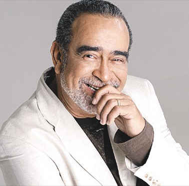 Andy Montañez Foto de Andy Montañez sonriendo