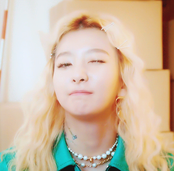 레드벨벳 슬기가 컨셉만을 위해 머릿결 포기해가며 했다는 머리.jpgif | 인스티즈