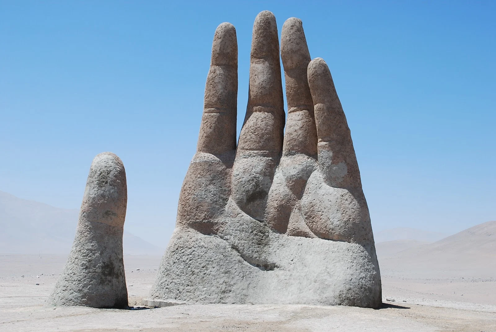 Рука пустыни атакама. Пустыня атакама рука пустыни. Достопримечательности чили рука пустыни. Достопримечательности чили рука пустыни. Рука в пустыне атакама чили.