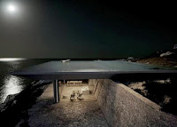 Almost Invisible House Design From A Distance And Save For The Stunning Roof Top Pool