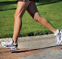 Tanto a caminhada quanto a corrida são excelentes aliados na definição dos músculos abdominais