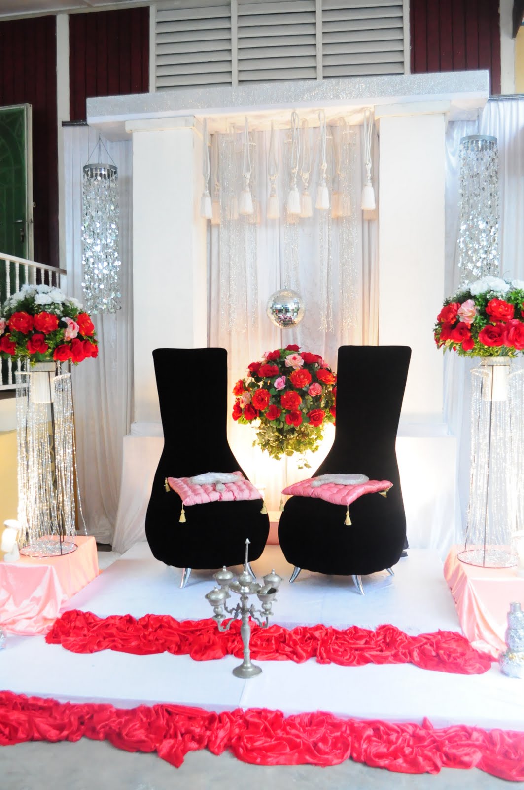 ARTISTIC HOUSE wedding tema merah putih  peach