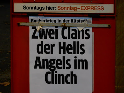 http://www.express.de/duesseldorf/gigantischer-einsatz-zwei--hells-angels--gruppen-kaempfen-um-die-altstadt-24681720