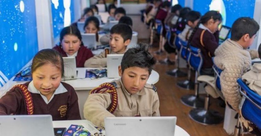 Conoce el bus que lleva educación digital a zonas alejadas del país con el proyecto de Fundación Telefónica Conoce el bus que lleva educación digital a zonas alejadas del país con el proyecto de Fundación Telefónica