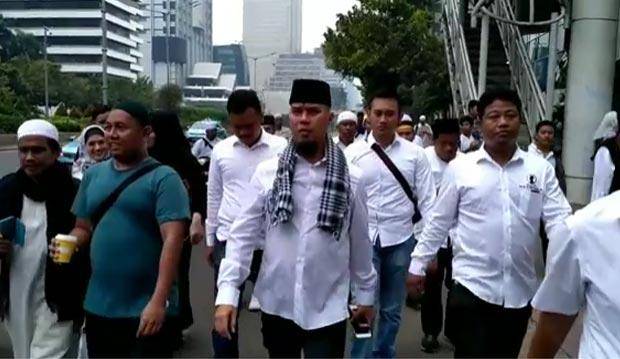 Ini Tujuh Selebriti yang Ikut Demo 4 November Ini Tujuh Selebriti yang Ikut Demo 4 November
