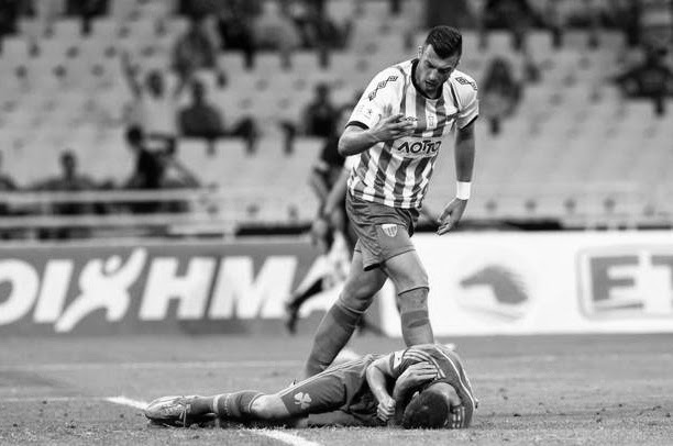 Έστελνε φιλιά στην κερκίδα ο αλήτης!