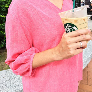 老幫手實穿粉霧香氣V領七分袖上衣