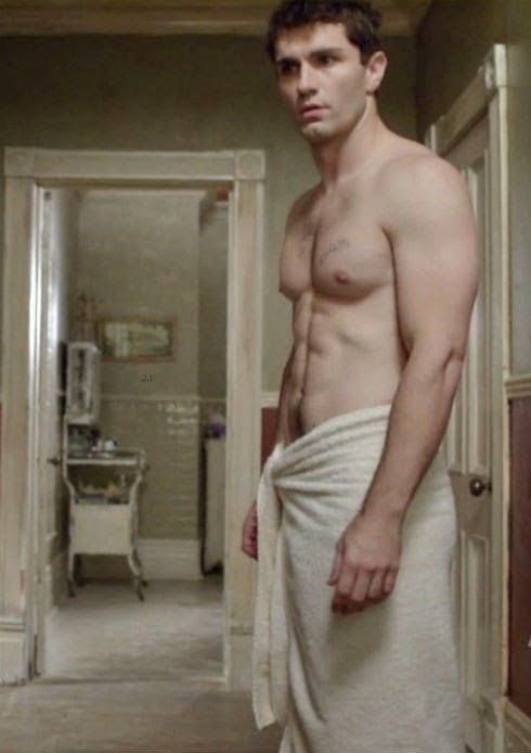 Sam Witwer Shirtless Wearing a Towel 