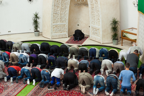 Jawaban Ilmiyah Teruntuk Yang Menyalahkan Shalat Tarawih 23 Rakaat