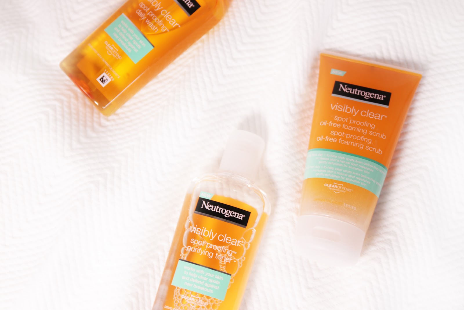 My Pale Skin Introducing the Neutrogena Visibly Clear® Light Therapy