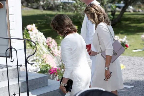 Queen Silvia and Princesss Madeleine attended Anki Wallenberg's funeral service