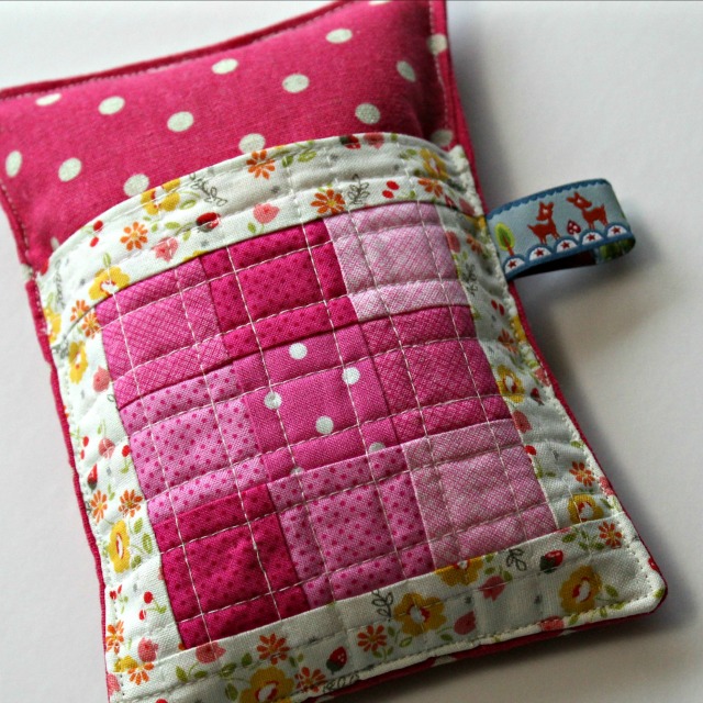A Quilter's Table: Pincushion Parade