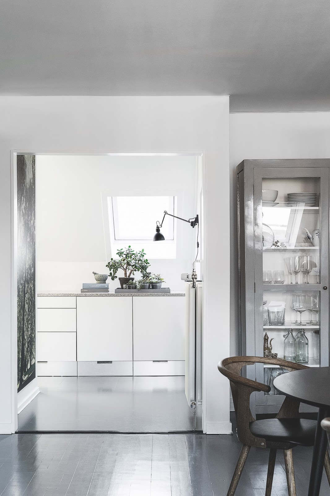 Modern Scandinavian Apartment Decor: Space-Saving & Stylish Ideas - Scandinavian Art Decor In Penthouse Apartment