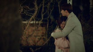Cheese in the trap Jang Bora and Kwon Eun Taek hug played by Park Min Ji and Nam Joo Hyuk