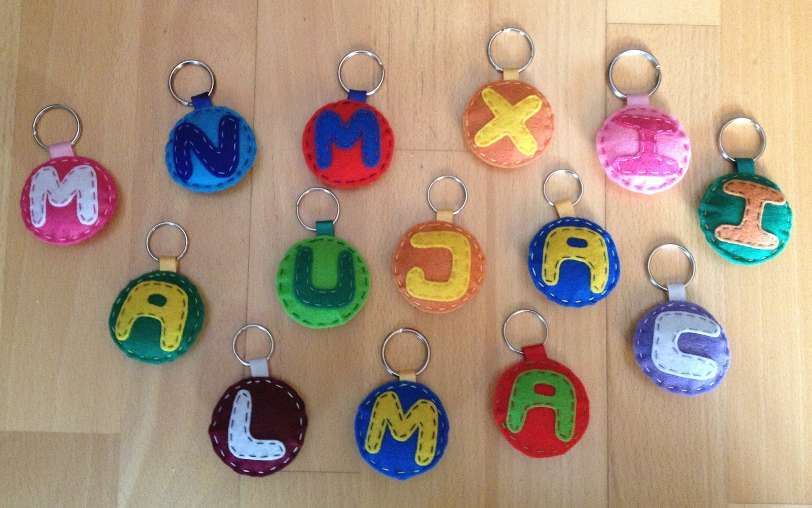 ARTESANIA CREATIVA ELINA Llaveros con Letras de Fieltro para Regalar