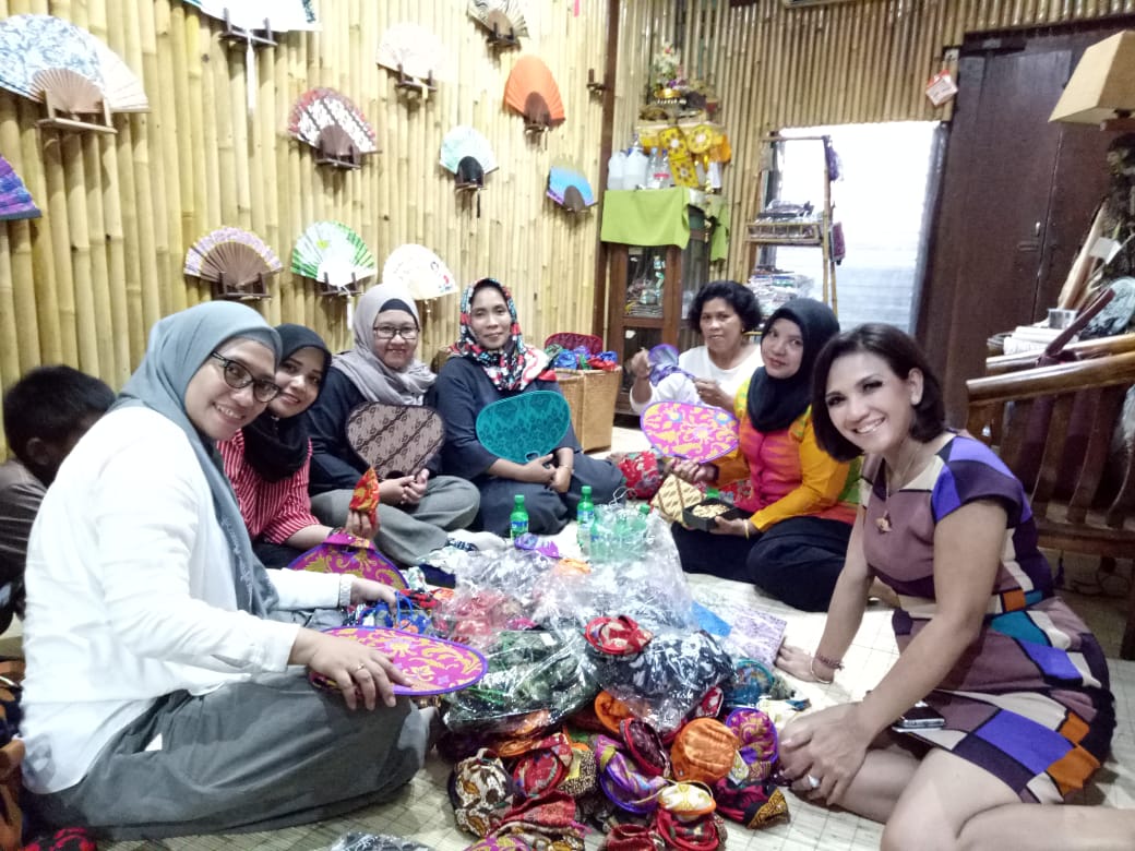 Merajut Mimpi dan Untung: Panduan Lengkap Bisnis Handycraft Online