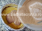 Tort cu crema de ciocolata si frisca preparare reteta