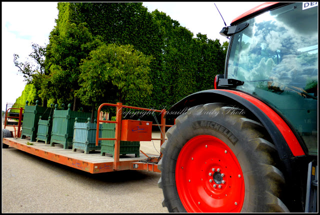 Tractor Versailles palace