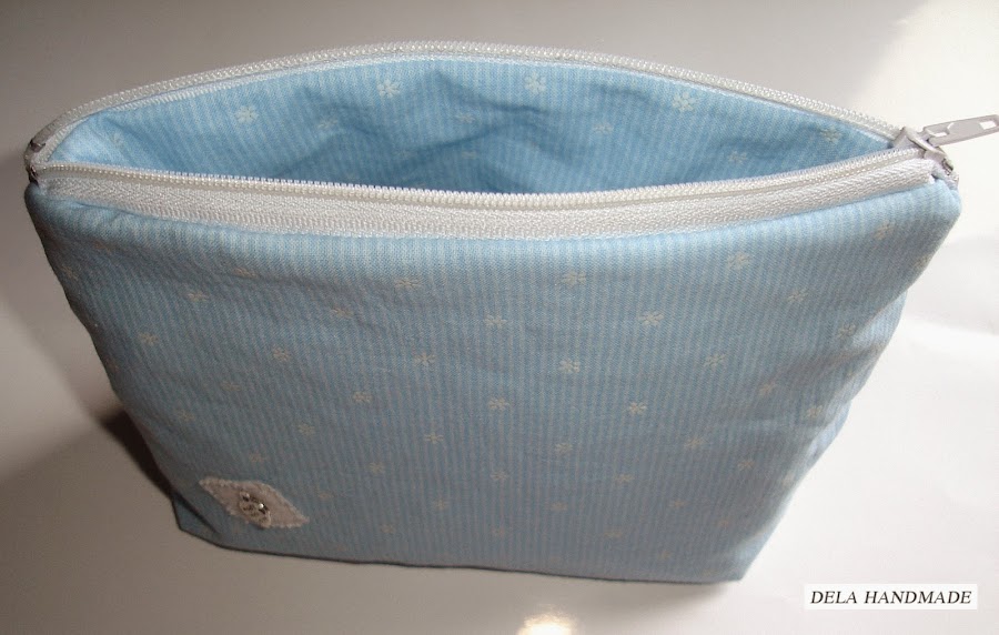 <img src="neceser-hecho-a-mano.jpg" alt="Neceser hecho a mano">. 