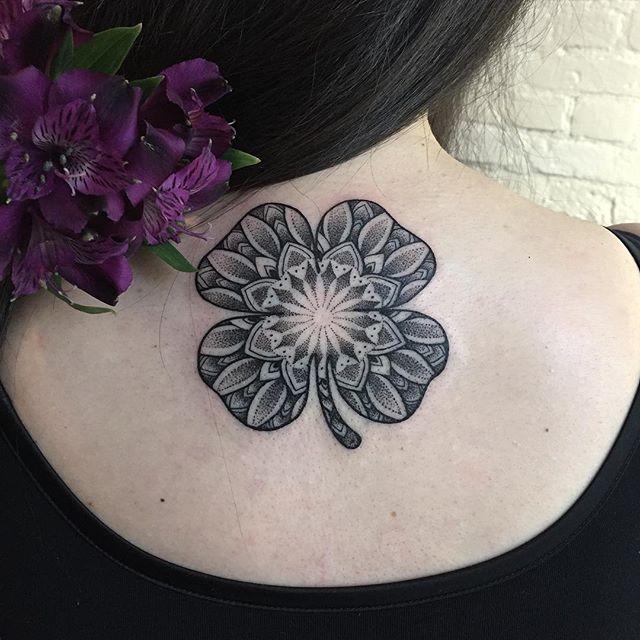 Tatuagens femininas para as costas Tatuagens femininas para as costas