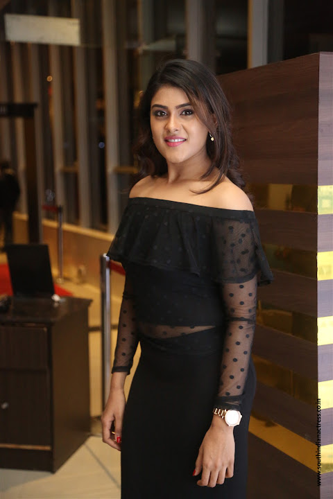 Naira Shah at E Ee Premiere Show