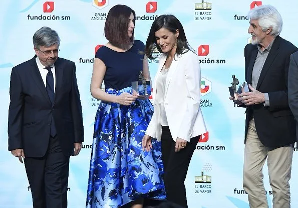 Queen Letizia wore a white blazer by Spanish fashion designer Felipe Varela, and Hugo Boss satin top, Hugo Boss black trousers