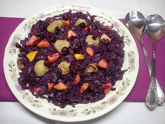 Ensalada Templada de Col Lombarda con Castañas