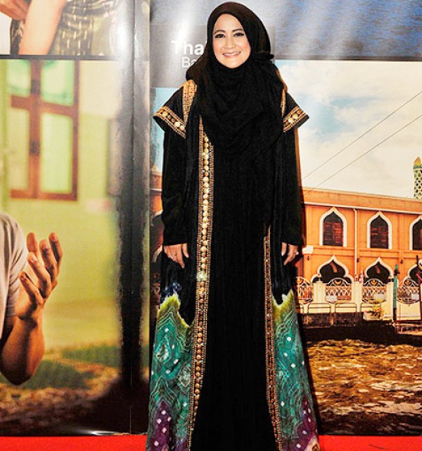  Busana Muslim Modern Baju Muslim Modern Ala Artis 