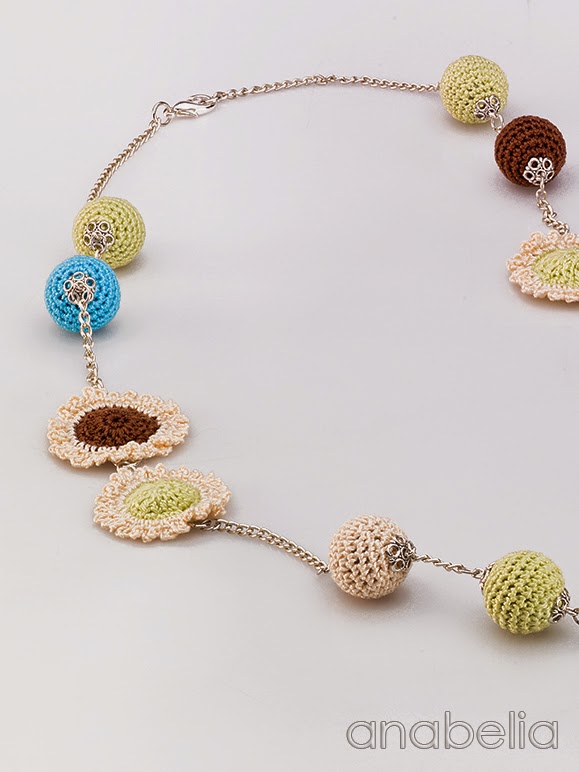 Crochet-mixed-motifs-necklace-Anabelia