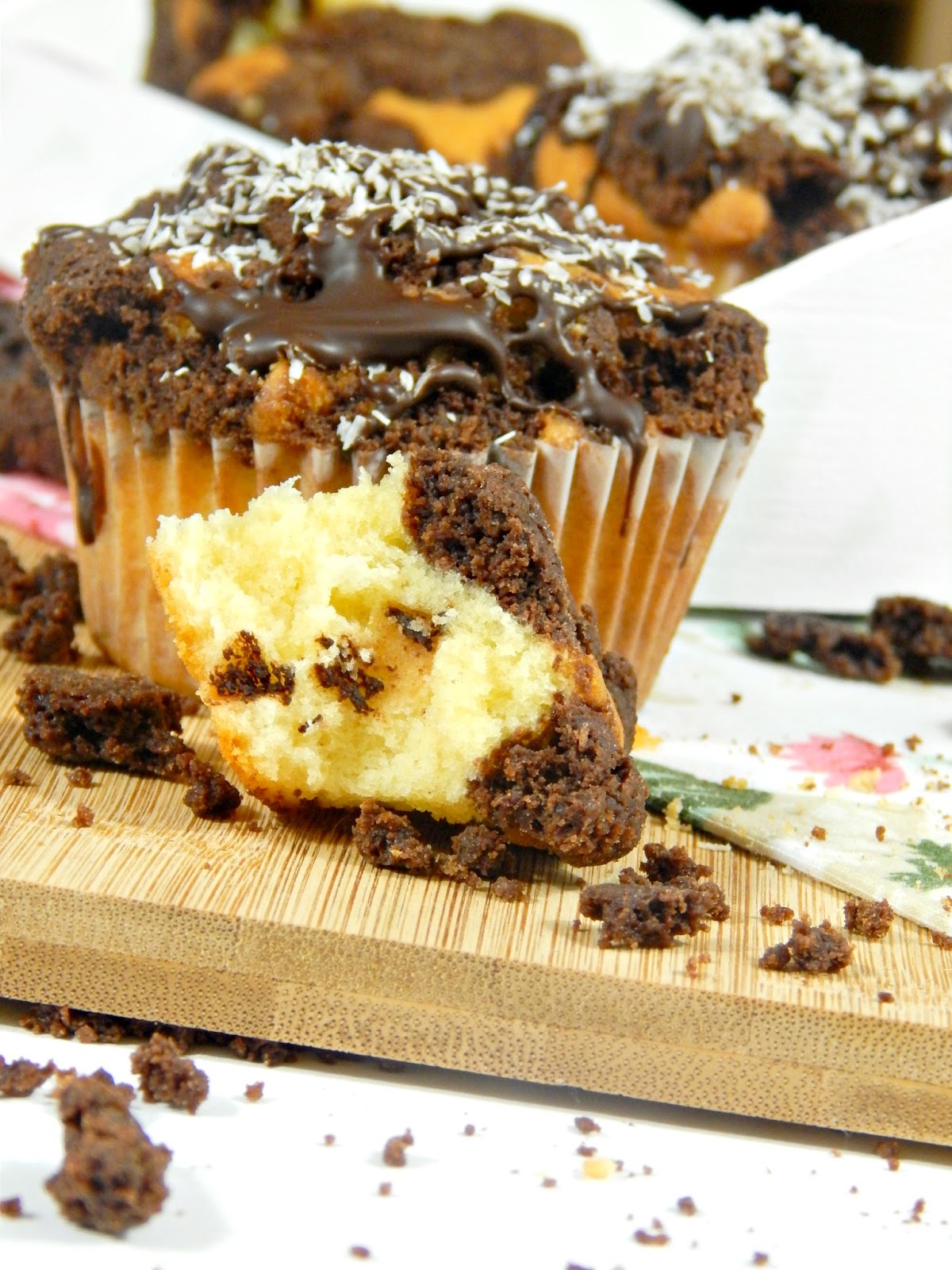 Chrissitally´s Cupcakefactory: Schokocrumble-Kokos Muffins und Beginn ...