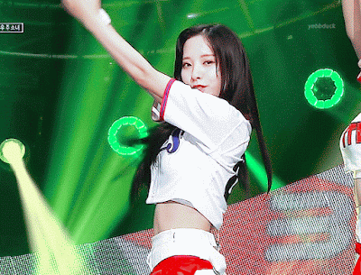 당장 야구장 시구하러 가도 될 오늘자 우주소녀 코디 | 인스티즈