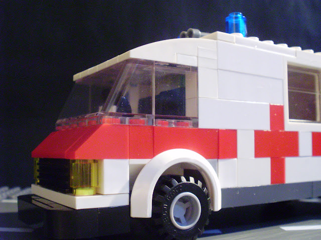 MOC LEGO - 11 fevereiro Dia Europeu do Número de Emergência; ambulância
