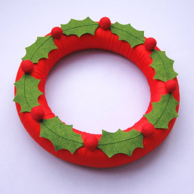 Felt Holly Christmas Wreath Tutorial Felt Holly Christmas Wreath Tutorial